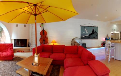 Montlucon House | Cozy 3-Bedroom Retreat with Garden and WiFi in Montluçon