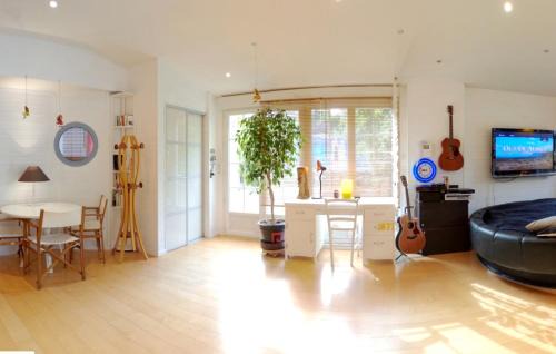 Montlucon House | Cozy 3-Bedroom Retreat with Garden and WiFi in Montluçon