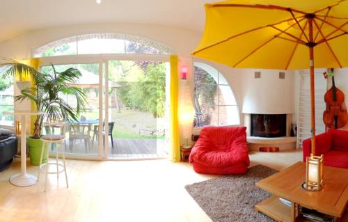 Montlucon House | Cozy 3-Bedroom Retreat with Garden and WiFi in Montluçon