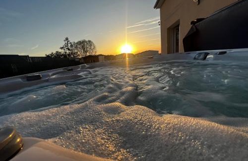 Amboise House | Inviting Oceanfront Maison with Spa & Pool - 4 Star Stay