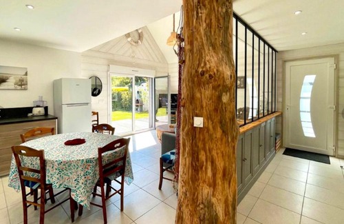 Saint-Laurent-sur-Mer House | Charming Maison in Saint Laurent sur Mer with Terrace