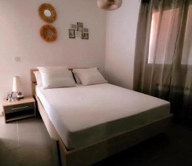 Abbazia House | Charming One-Bedroom Retreat with Garden and Wi-Fi