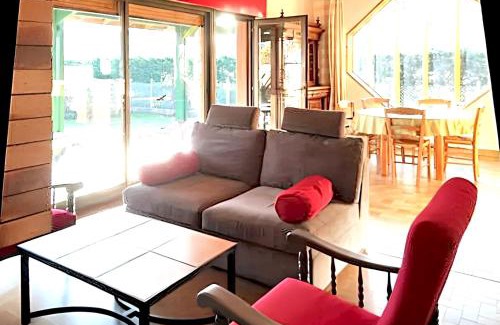 Vielle-Saint-Girons House | Idyllic Maison with Lake Views, Garden & Free Wi-Fi