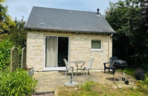 Conde-sur-Seulles House | Inviting Maison Charmante: Family-Friendly Getaway Awaits