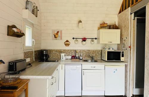 Conde-sur-Seulles House | Inviting Maison Charmante: Family-Friendly Getaway Awaits