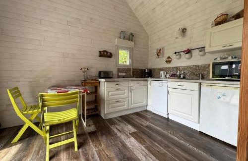 Conde-sur-Seulles House | Inviting Maison Charmante: Family-Friendly Getaway Awaits
