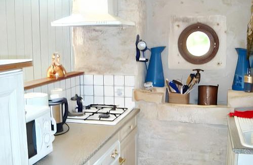 Antezant-la-Chapelle House | Relaxing 4-Star Retreat with Garden & WiFi in Antezant