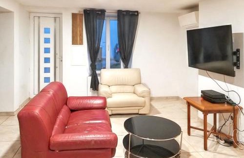 Crouy-sur-Ourcq House | Discover Maison Crouy: Family-Friendly with Private Garden