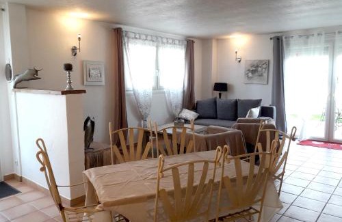 Maillane House | Guest Rated 10/10: Maison with Private Pool in Maillane