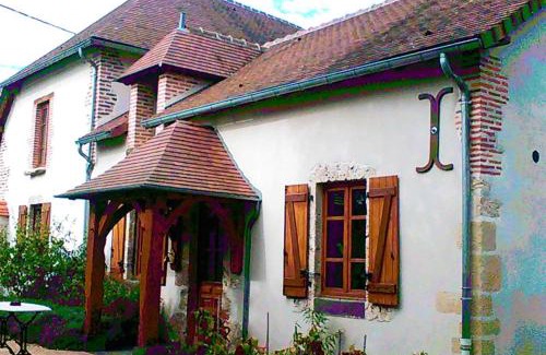 Montoldre House | Charming Maison in Montoldre with Inviting Garden Space