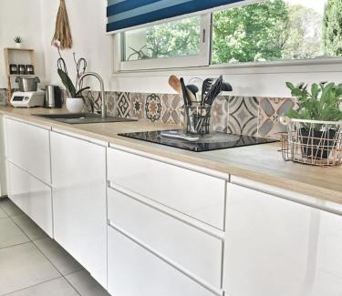 Neoules House | Cozy 3-Bedroom Villa with Private Pool in Neoules