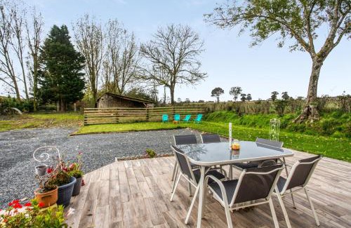 La Chapelle sur Vire House | Inviting Maison in Saint Marcouf with Garden & Terrace