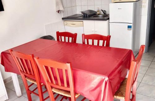 Salavas House | Discover Maison de 3 Chambres with Pool and Garden in Salavas