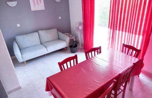 Salavas House | Discover Maison de 3 Chambres with Pool and Garden in Salavas