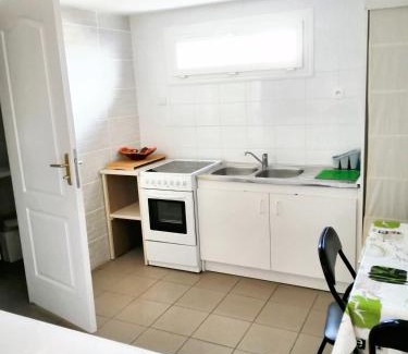 Tredaniel House | Cozy Maison in Tredaniel with Garden and Terrace