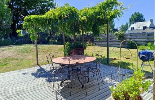 Penmarch House | Cozy 3-Bedroom Home in Penmarch Near the Beach with Garden
