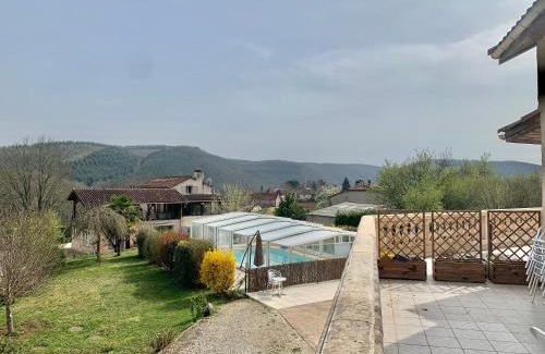 Saint-Gery House | Relaxing 4-Bedroom Retreat with Pool and Garden in Saint Gery