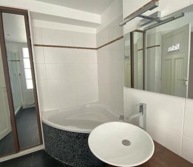 Quartier de Becon Villa | Cozy Maison Charm Just 7 Minutes from Paris Gardens