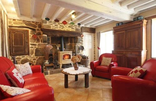 Breel House | Idyllic Maison de Charme with Sauna & Scenic Hill Views