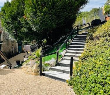 Carlux House | Maison: Tranquil Retreat with Heated Pool and Ocean Views