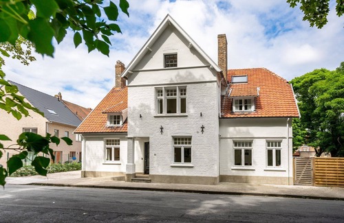 Sint-Kruis House | Discover Maison Chartreuse: Historic Retreat Near Bruges