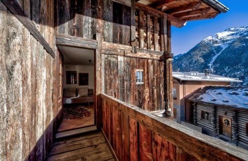 Antagnod Apartment | Pet-Friendly Maison Chasseur Alpine Design Lodge Escape
