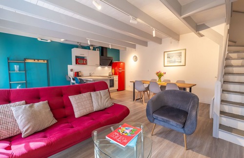 Les Sables d'Olonne House | Cozy Maison Chaumoise Near Port & Beach with Ocean Views