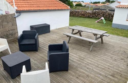 Barbatre House | Family-Friendly Getaway at Maison chez Meme - 8.4/10 Rated