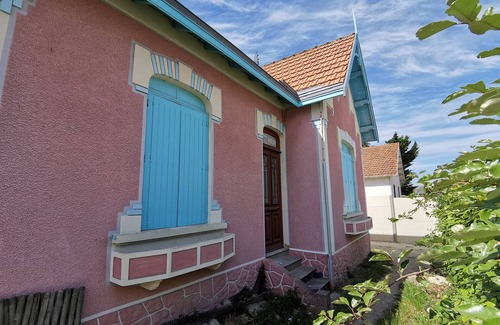 Le Chateau-d'Oleron House | Elegant Maison in the Heart of Château with Family Amenities