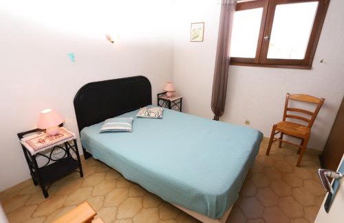 Saint-Cyprien Plage House | Inviting Terrace Retreat in St Cyprien for Families