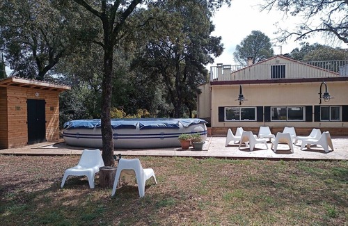 Carpentras House | Relax at Maison: Pool, Pet-Friendly & Shaded Retreat