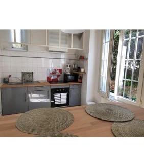 Limoges House | Cozy Maison with Private Garden - Family & Pet Friendly