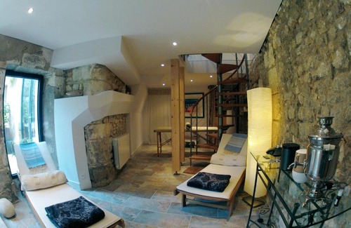 Bourges Bed & Breakfast | Oceanfront Retreat at Maison Colladon - Guest Rated 9.7/10