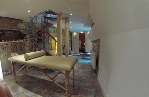 Bourges Bed & Breakfast | Oceanfront Retreat at Maison Colladon - Guest Rated 9.7/10
