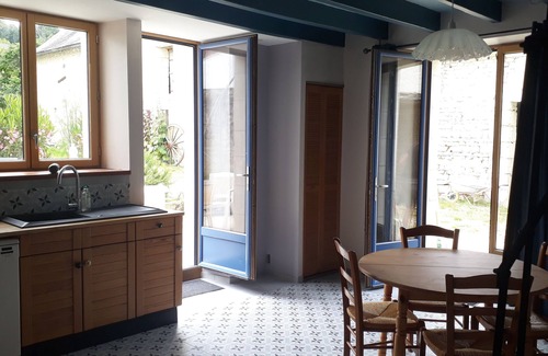 Moussais-la-Bataille Cottage | Cozy Maison Colombine: Pet-Friendly Retreat Near Futuroscope