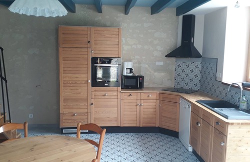Moussais-la-Bataille Cottage | Cozy Maison Colombine: Pet-Friendly Retreat Near Futuroscope