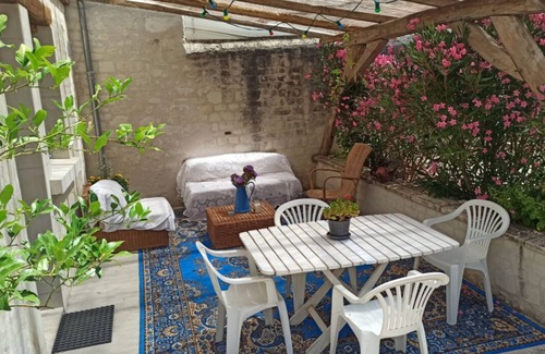 Moussais-la-Bataille Cottage | Cozy Maison Colombine: Pet-Friendly Retreat Near Futuroscope