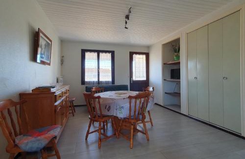 LʼAiguillon-sur-Mer House | Cozy Maison L'Aiguillon-sur-Mer: Pet & Child Friendly Stay