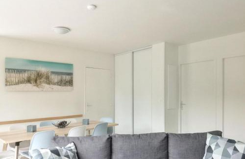 Parentis-en-Born House | Comfortable Maison in Parentis en Born with Shared Pool