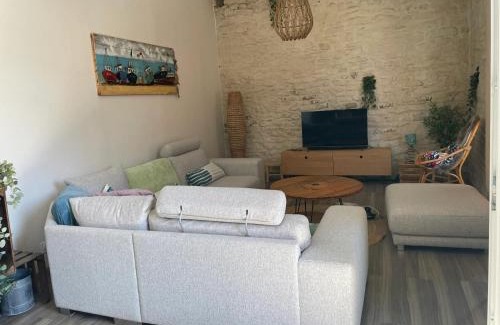 Jard-sur-Mer House | Cozy 4-Star Retreat with Garden & WiFi Near Jard sur Mer