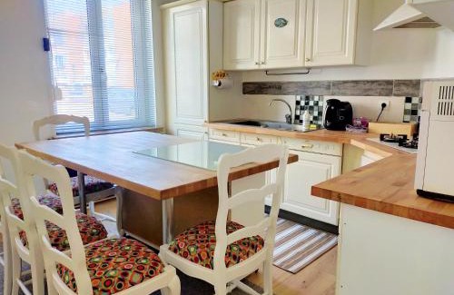 Lens House | Charming 3-Bedroom Home with Garden and WiFi in Lens
