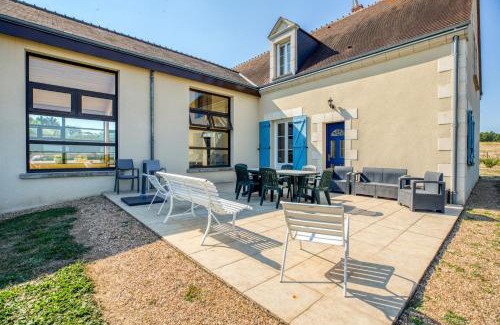 Faverolles House | Elegant 4-Bedroom Villa with Indoor Pool in Villentrois