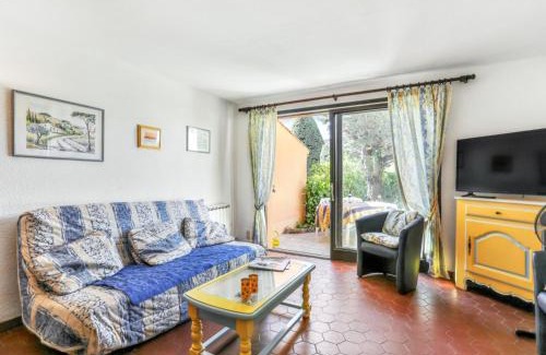 Boulouris-sur-Mer House | Cozy Retreat Near Saint Raphael Beaches with Pool & Pets Welcome