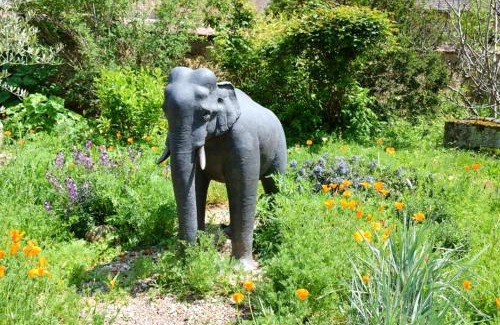 Souvigny House | Comfortable Maison Souvigny with Beautiful Garden Oasis