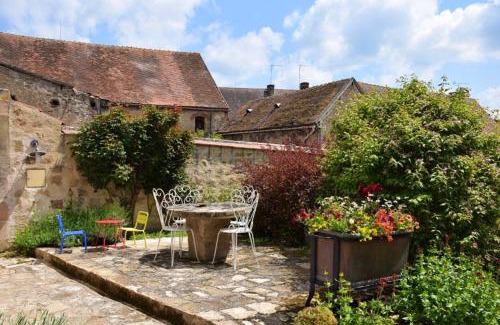 Souvigny House | Comfortable Maison Souvigny with Beautiful Garden Oasis