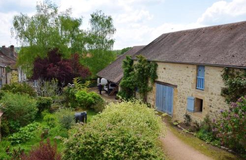 Souvigny House | Comfortable Maison Souvigny with Beautiful Garden Oasis