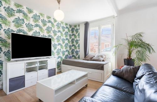 Amiens - Val-d'Avre House | Comfortable Maison with Garden Terrace in Amiens, Rated 9.2