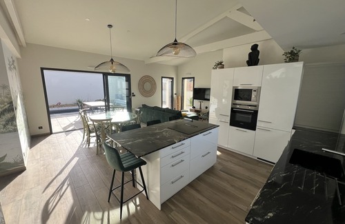 Dol-de-Bretagne House | Family Getaway at Maison Contemporaine with Pool & Ocean View