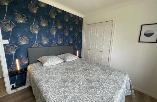 Nieul-le-Dolent House | Elegant Maison with Private Pond & Beach Access, WiFi Included