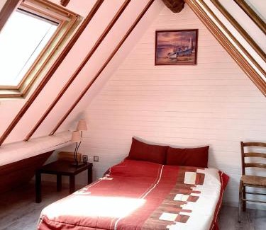 Saint-Nazaire-de-Pezan House | Garden Oasis: Family-Friendly Stay in Saint Nazaire de Pezan